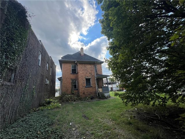 1031 E Washington St, New Castle, PA 16101