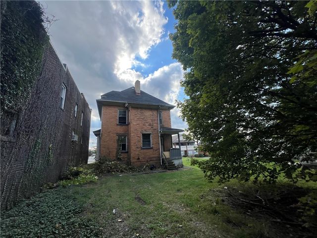 1031 E Washington St, New Castle, PA 16101