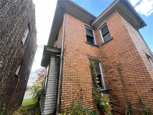 1031 E Washington St, New Castle, PA 16101