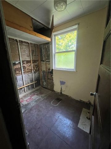 1031 E Washington St, New Castle, PA 16101