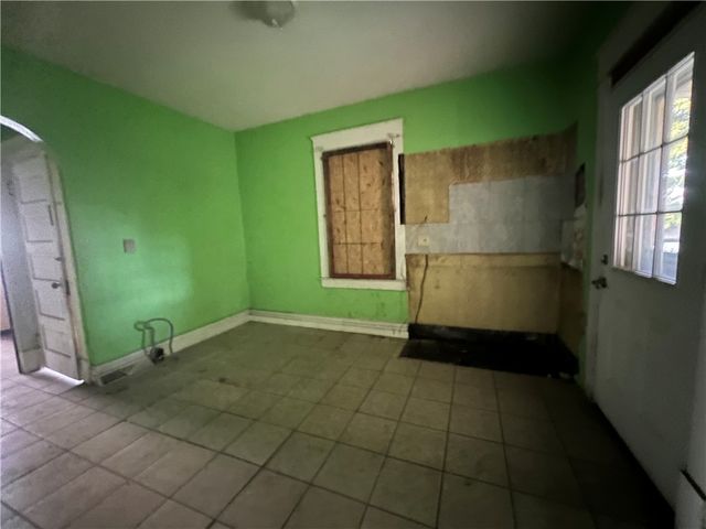 1031 E Washington St, New Castle, PA 16101