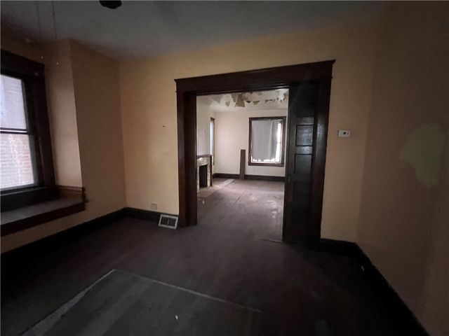 1031 E Washington St, New Castle, PA 16101