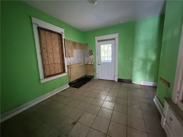 1031 E Washington St, New Castle, PA 16101