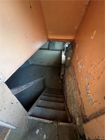 1031 E Washington St, New Castle, PA 16101