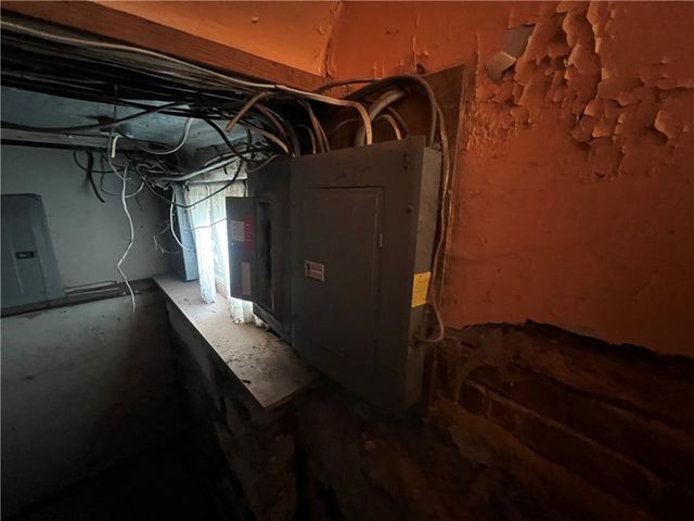 1031 E Washington St, New Castle, PA 16101