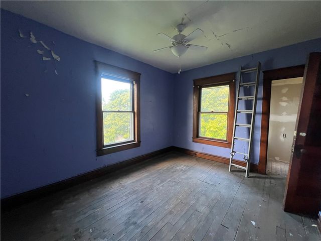 1031 E Washington St, New Castle, PA 16101