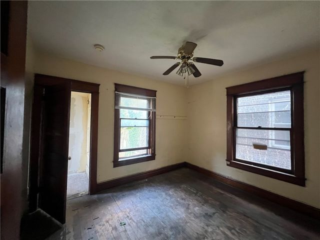 1031 E Washington St, New Castle, PA 16101