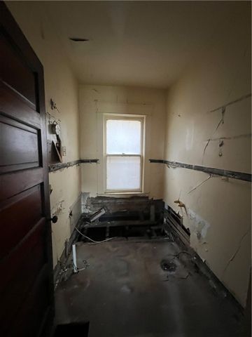 1031 E Washington St, New Castle, PA 16101