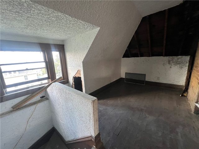 1031 E Washington St, New Castle, PA 16101