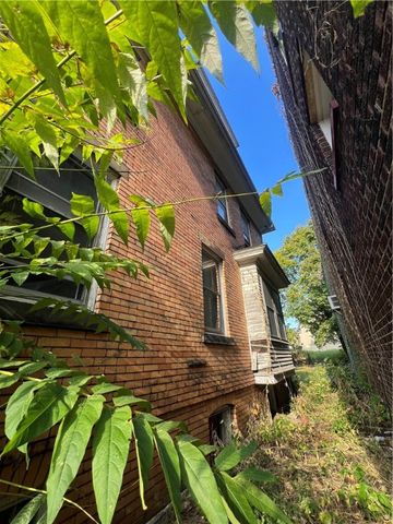 1031 E Washington St, New Castle, PA 16101