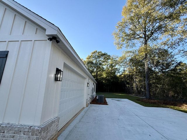 1912 Hidden Springs Drive, Baker, FL 32531