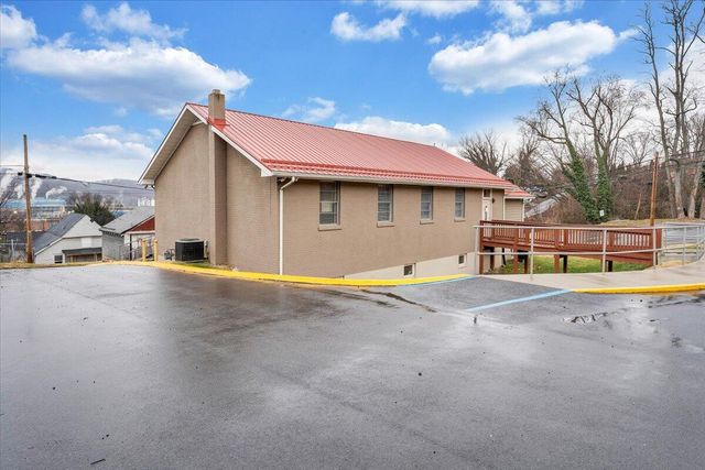 N 418 Beverly AVE, Covington, VA 24426