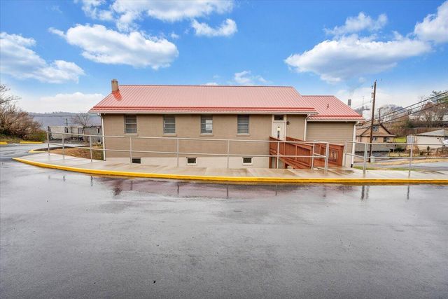 N 418 Beverly AVE, Covington, VA 24426