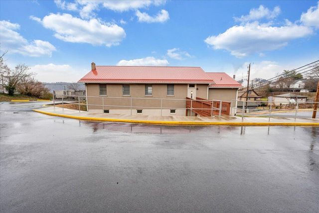 N 418 Beverly AVE, Covington, VA 24426