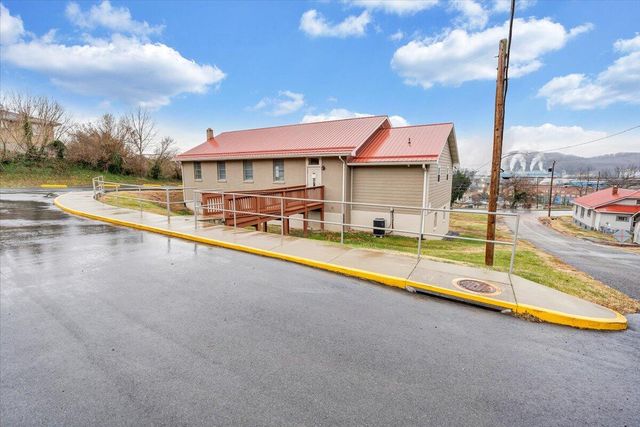 N 418 Beverly AVE, Covington, VA 24426