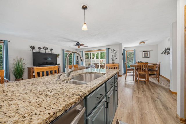 1043 N Wuthering Hills Drive, Janesville, WI 53546