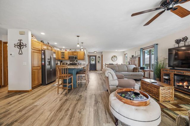 1043 N Wuthering Hills Drive, Janesville, WI 53546