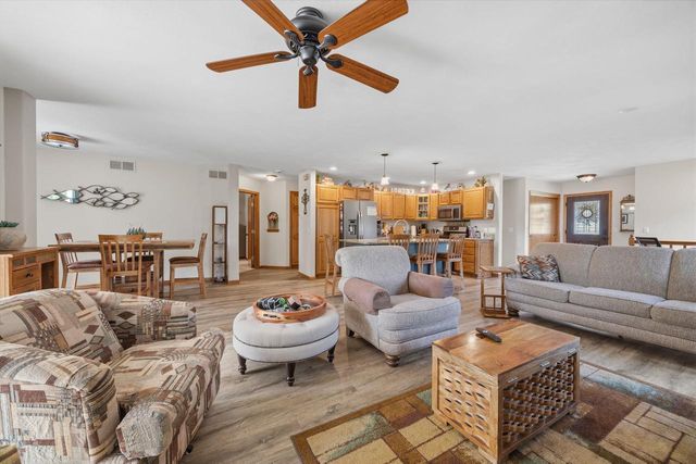 1043 N Wuthering Hills Drive, Janesville, WI 53546