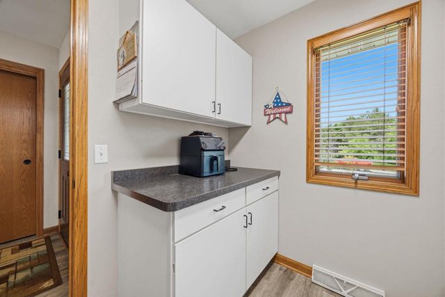 1043 N Wuthering Hills Drive, Janesville, WI 53546