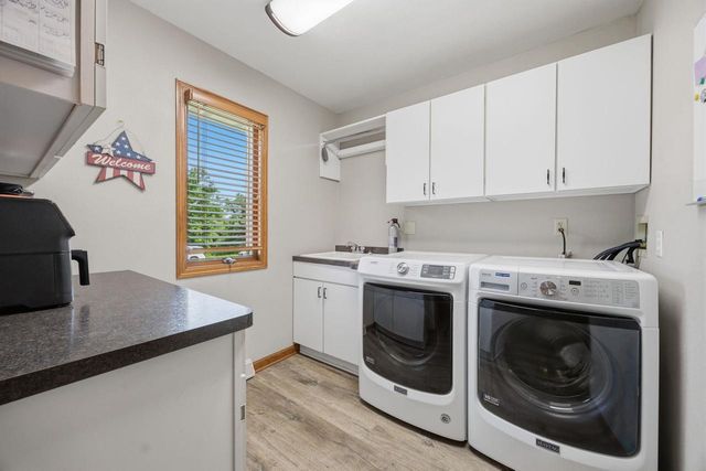 1043 N Wuthering Hills Drive, Janesville, WI 53546
