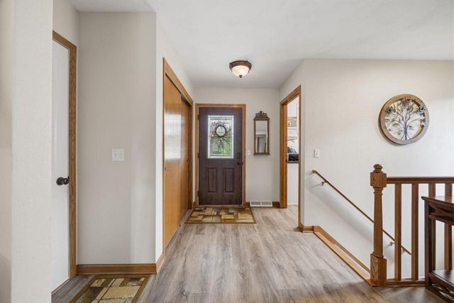 1043 N Wuthering Hills Drive, Janesville, WI 53546