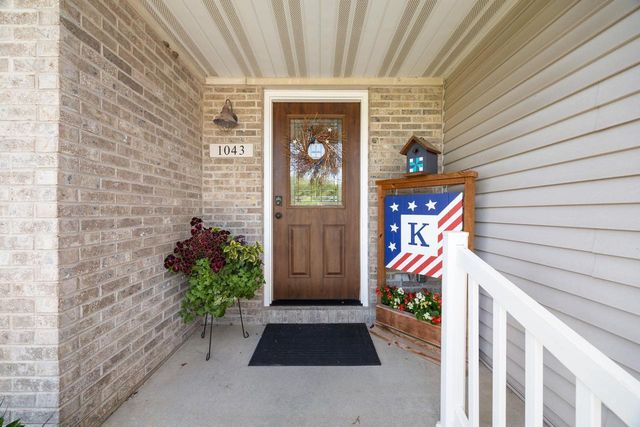 1043 N Wuthering Hills Drive, Janesville, WI 53546