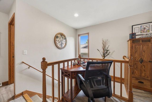 1043 N Wuthering Hills Drive, Janesville, WI 53546