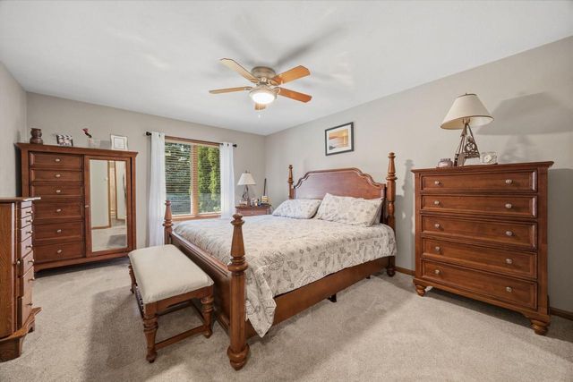 1043 N Wuthering Hills Drive, Janesville, WI 53546