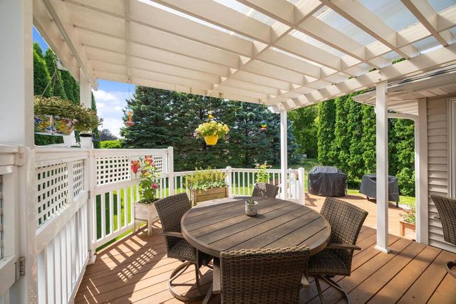1043 N Wuthering Hills Drive, Janesville, WI 53546