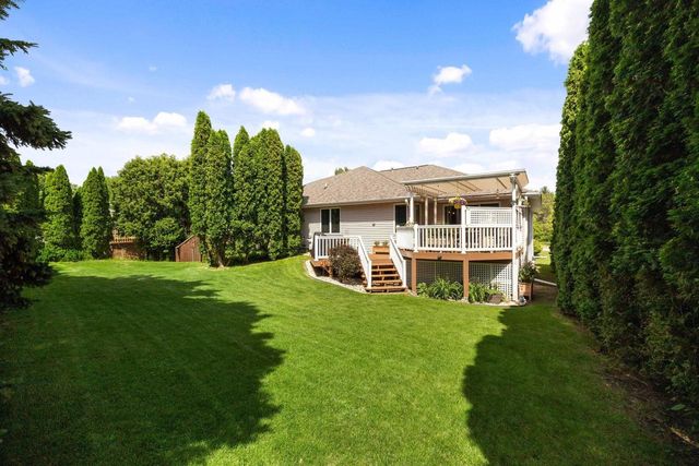 1043 N Wuthering Hills Drive, Janesville, WI 53546