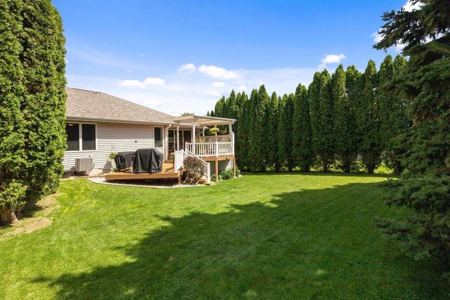 1043 N Wuthering Hills Drive, Janesville, WI 53546