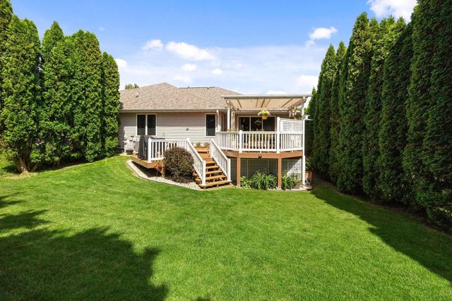 1043 N Wuthering Hills Drive, Janesville, WI 53546