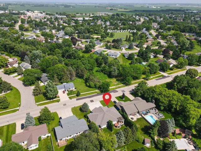 1043 N Wuthering Hills Drive, Janesville, WI 53546