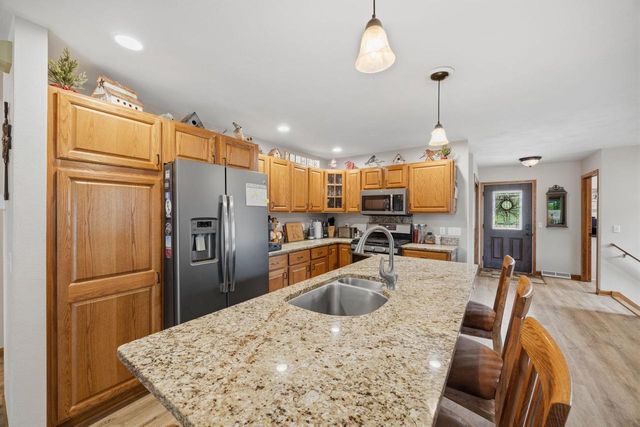 1043 N Wuthering Hills Drive, Janesville, WI 53546