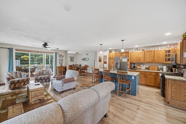 1043 N Wuthering Hills Drive, Janesville, WI 53546
