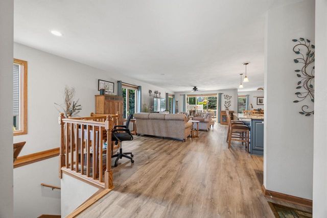 1043 N Wuthering Hills Drive, Janesville, WI 53546