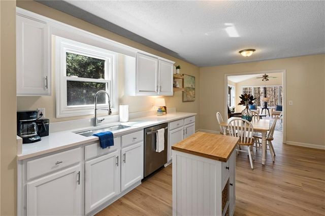 13 Rediger Court SE, Acworth, GA 30102