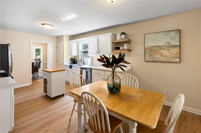 13 Rediger Court SE, Acworth, GA 30102