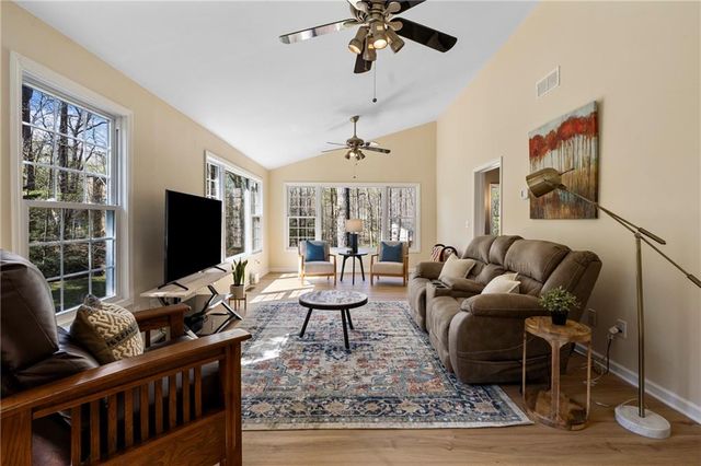 13 Rediger Court SE, Acworth, GA 30102