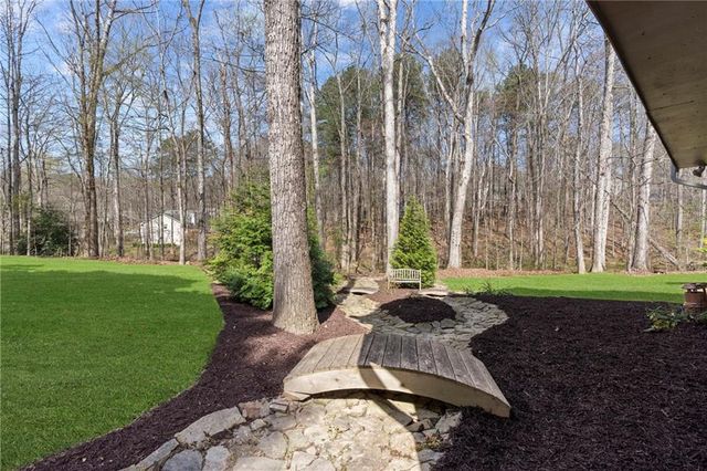 13 Rediger Court SE, Acworth, GA 30102