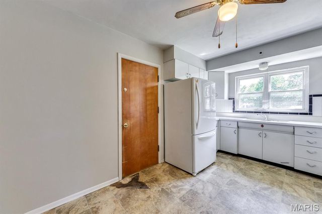 10102 Maryvale Lane, St Louis, MO 63123