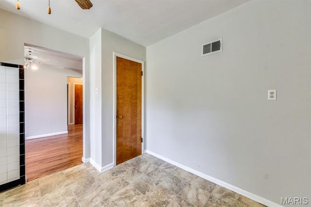 10102 Maryvale Lane, St Louis, MO 63123