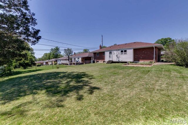 10102 Maryvale Lane, St Louis, MO 63123