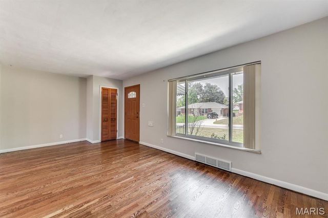 10102 Maryvale Lane, St Louis, MO 63123