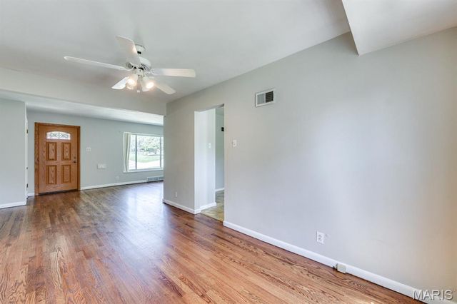 10102 Maryvale Lane, St Louis, MO 63123