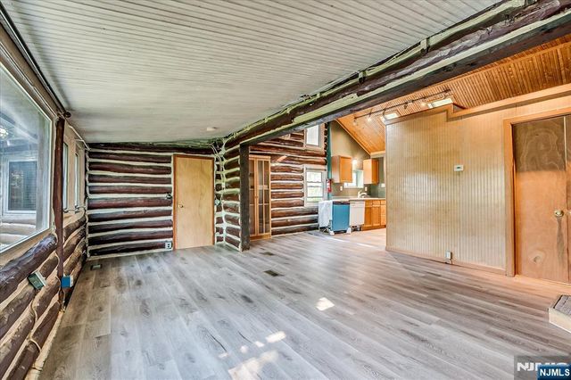 17 Pheasant Lane, West Milford, NJ 07480