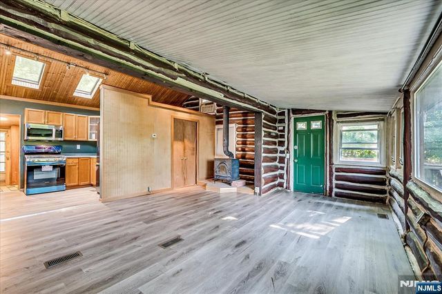 17 Pheasant Lane, West Milford, NJ 07480