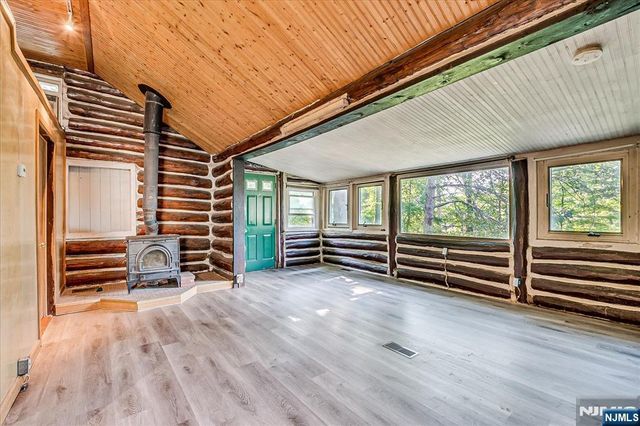 17 Pheasant Lane, West Milford, NJ 07480