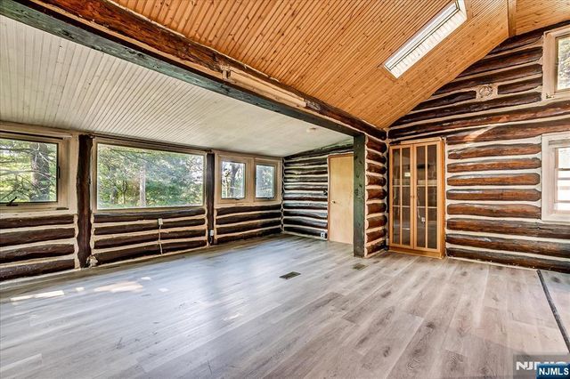 17 Pheasant Lane, West Milford, NJ 07480