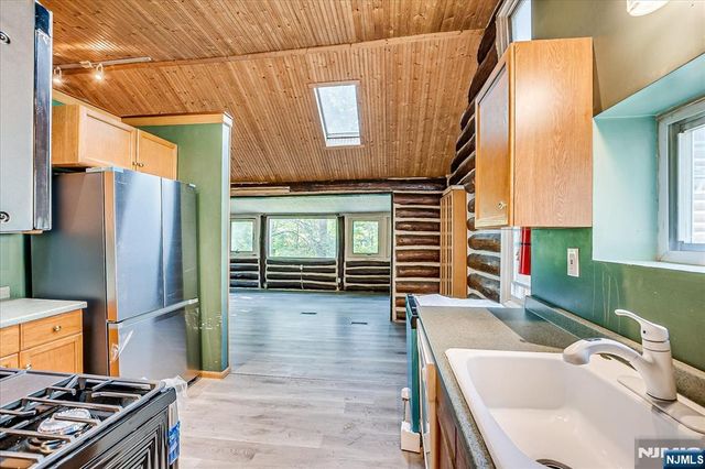 17 Pheasant Lane, West Milford, NJ 07480